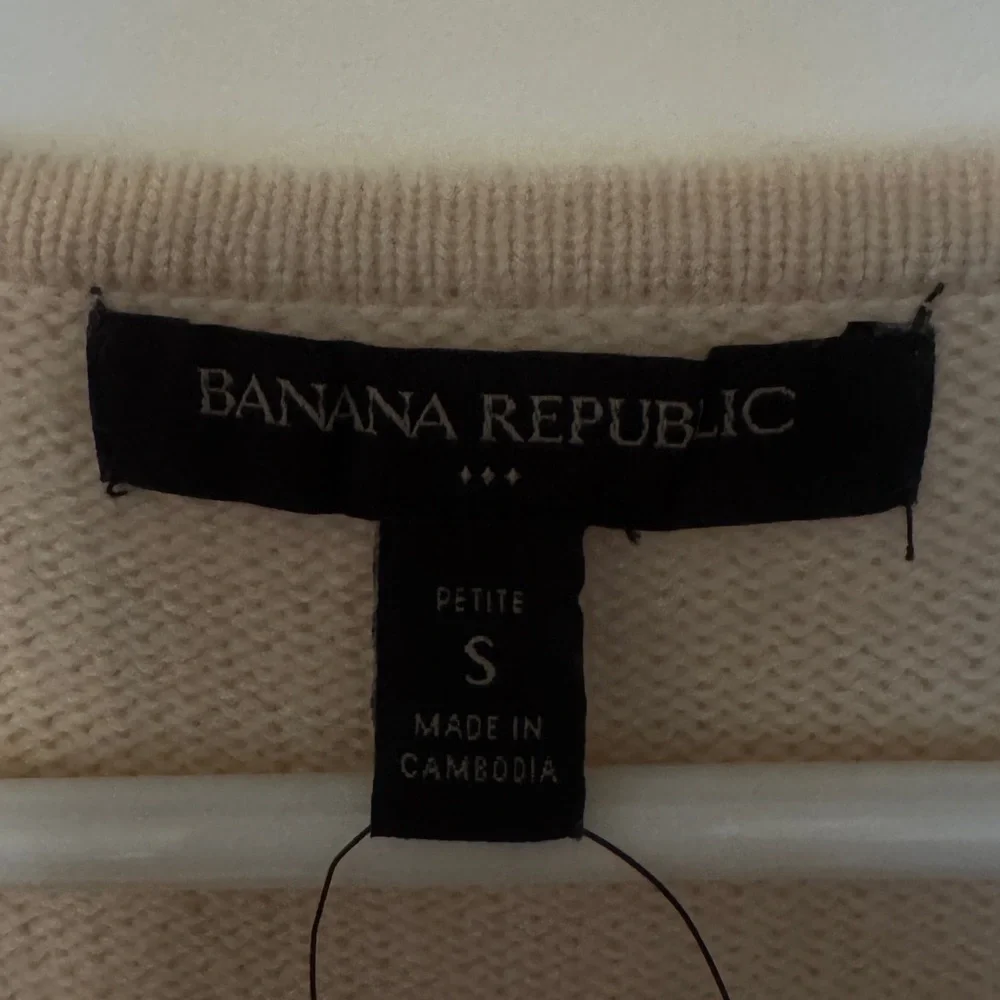 Banana Republic Long Sleeve Wrap Dress in Cream Color - Picture 3 of 7